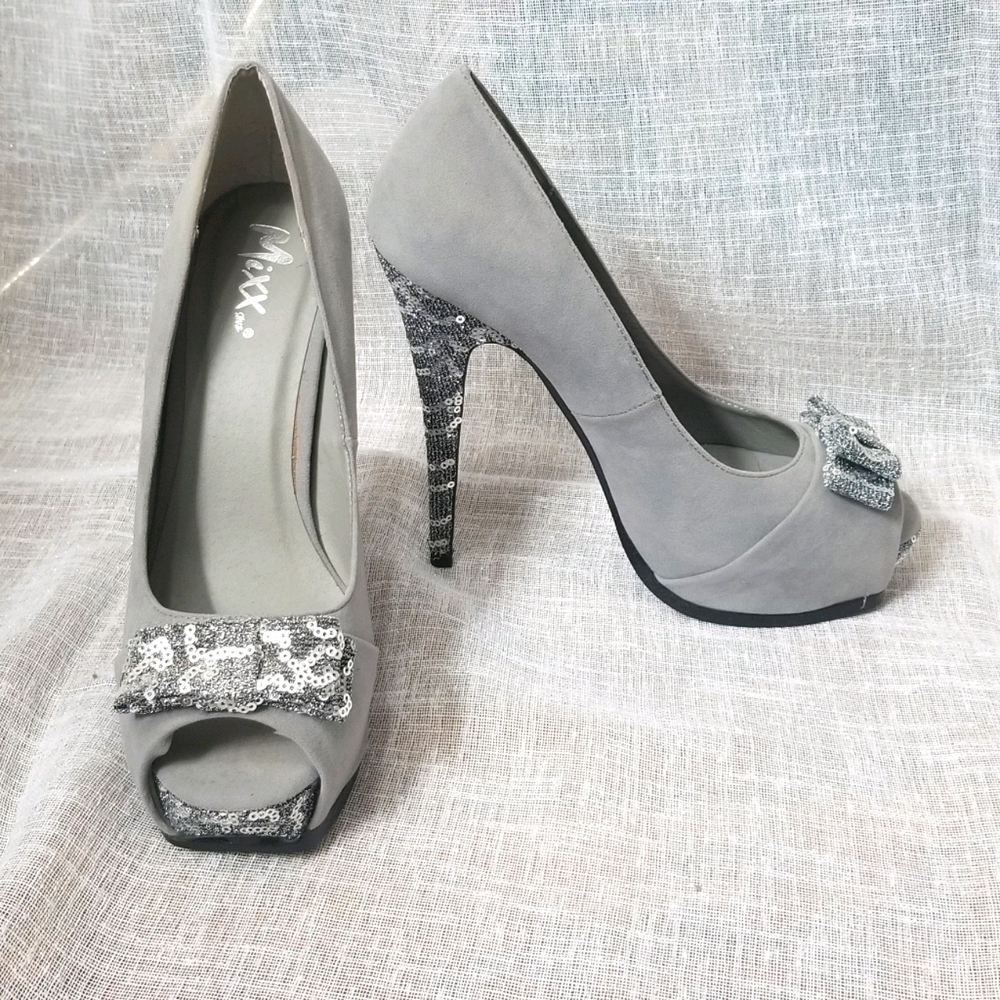 Mixx Shuz Grey Pumps